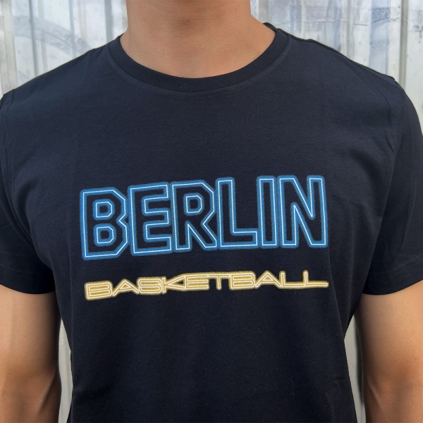 Schwarzes adidas t shirt on sale