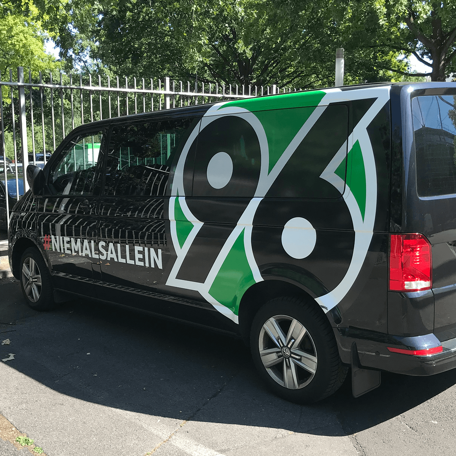 Originale Fanartikel Aus Dem Offiziellen Hannover 96 Onlineshop originale-fanartikel-aus-dem-offiziellen-hannover-96-onlineshop